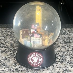 Texas A&M  University Snow Globe - Plays Aggie War Hymn - Rare find -Great Condi